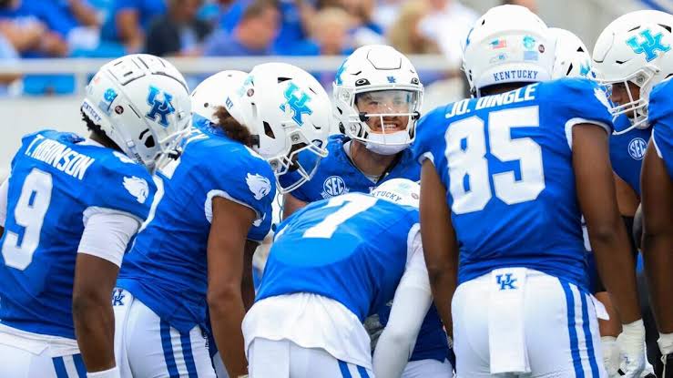 Kentucky Wildcats football offense looks to pick up tempo | Lexington  Herald Leader