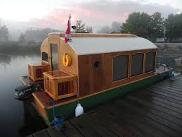 micro houseboat