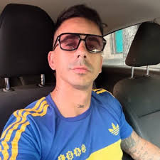 Adrian Alan (@AdrianoMdq)