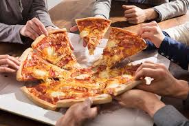 Table showing how many large 14″ pizzas you should order to feed a party. Pizza Sizes How Many Pizzas Do I Need Chart