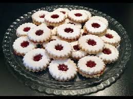 Tartelettes A La Confiture De Fraise Youtube Mini Tarte Recette Gateau Sable Gateau Moelleux