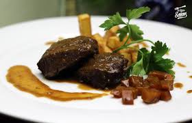 Recetas de cocina caseras y fáciles, pinchos, tapas, entrantes, cocina de vanguardia, cocina tradicional, las recetas de los grandes chefs, como después de probar como había quedado de bien la receta de salsa de madroños, asé unas carrilleras de cerdo ibérico que le vino que ni pintado. Receta De Carrilleras De Cerdo Receta De Sergio