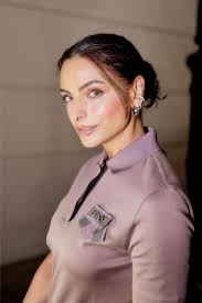 Aislinn Derbez luce ESPECTACULAR en Milan Fashion Week 2025