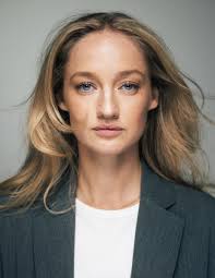 Portkod 1525" Luckiest Girl (TV Episode 2014)