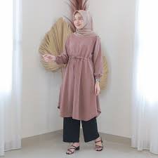 Kali ini gotomalls akan membagikan 10 inspirasi atasan tunik yang cocok untuk dipadukan dengan berbagai tema outfit hijab maupun tanpa hijab. Cod Termurah Tunik Remaja Modern Terbaru 2021 Baju Tunik Atasan Wanita Terlaris Size L Xl Odeliade Shopee Indonesia