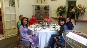 Hajjah naziha's life has not been an easy one, but it has been filled with the honor and dignity of divine service in many forms. Kementerian Pembangunan Wanita Keluarga Dan Masyarakat