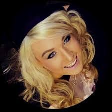 Shannon Sinnott's Instagram, Twitter & Facebook