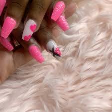 𝐀𝐥𝐥 𝐭𝐡𝐚𝐭 𝐠𝐥𝐢𝐭𝐭𝐞𝐫𝐬@xnailsbykx pairs our snow white acrylic powder with sparkling glitter and foils to create this sparkling nail set. Updated 40 Bubbly Pink Acrylic Nails For 2020 August 2020