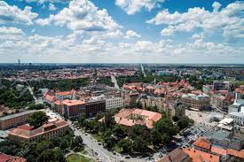 من جهة أخرى، تترقب الجماهير الاتحادية حسم إدارة النادي برئاسة أنمار الحائلي قرار مدرب الفريق الكروي الأول سواء بالتجديد مع المدرب البرازيلي فابيو كاريلي أو التوقيع مع المدرب الروماني كوزمين كونترا، ومن المنتظر أن. Wtfyludu3wsjlm