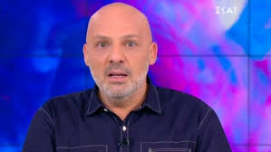 Ο νίκος μουτσινάς (θεσσαλονίκη, 6 σεπτεμβρίου 1977) είναι έλληνας παρουσιαστής, ηθοποιός, σεναριογράφος και σκηνοθέτης. Ekneyrismenos O Nikos Moytsinas Me Thn Anna Maria Psyxarakh Einai Dikhgoros Akoma