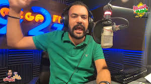 وظهر خالد عليش في الصورة وهو يسخر من نفسه ويلتحف بأغطية المنزل وعلق قائلا: Ø®Ø§Ù„Ø¯ Ø¹Ù„ÙŠØ´ Khaled Eleish ÙƒØ­ÙŠØ§Ù† ÙŠØ§ Ù…Ø­Ù…Ø¯ Ø­ØªÙ‰ ÙÙ‰ ÙŠÙˆÙ… ØªØ®Ø±Ø¬Ùƒ Ø§Ù„Ø³ÙƒØ© Ø§Ø­Ù„Ù‰ Ø®Ø§Ù„Ø¯ Ø¹Ù„ÙŠØ´ Facebook