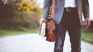 La mayor selección de asas para bolsos de costura y mercería a los precios más asequibles está en ebay. 15 Bolsos De Hombre Con Estilo Para Olvidarse De Los Bolsillos Escaparate El Pais