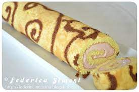 La Cucina Di Federica Rotolo Decorato Ripieno Di Gelato Alla Fragola Gelato Alla Fragola Fragole Gelato