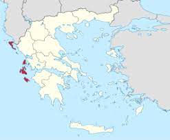 De ionische eilanden zijn een griekse eilandengroep en tevens een regio die, ten westen van het griekse vasteland en voor een klein deel albanië, in de ionische zee ligt, voor de ingang van de adriatische zee. Ionische Eilanden Wikipedia