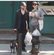 His mother, texas ann (burroughs), is an archaeologist turned real estate agent, and his father, melver leonard anderson, worked in advertising and pr. Daniel Radcliffe Germany On Twitter And Here Doggy And Erin Like Dont Look Dan Paparazzi
