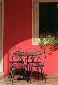 Un Decor Agreable Pour Faire Une Pause Gourmande Zolpan Peinture Rouge Framboise Peinture Facade Maison Peinture Facade Peinture Facade Exterieure