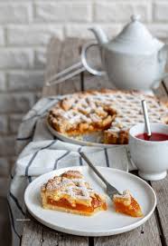 Maybe you would like to learn more about one of these? Crostata Con Confettura Di Albicocche Impastando A Quattro Mani