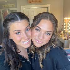 Stacy Hagen's Instagram, Twitter & Facebook