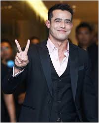 Diadaptasi dari novel penulis terulung ramlee awang murshid yang digelar thriller novelist no.1 tetapi untuk filem tombiruo ini kene tonton sambil dgr lagu michael jackson. Tombiruo Penunggu Rimba Download