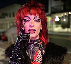 Room 901: Stay and chat