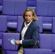 Zur ultima ratio gehört der einsatz von waffengewalt, sagte petry im gespräch mit dem. Berliner Afd Neuer Vorstand Von Storch Verliert Wahl In Kampfabstimmung Welt