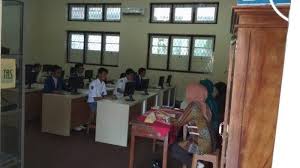 Kalau dengan cara tersebut masih juga tidak mempan, saya tiup hidungnya sampai ia menguap, sementara ia sedang sholat. Keren Smk Muhammadiyah Kota Magelang Terapkan Ujian Berbasis Smartphone Android Halaman 3 Tribunnews Com