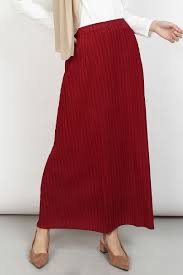 A uniqlo crepe pleated skirt to snap up. Ekmani Pleated A Line Skirt Maroon Poplook Com