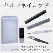 godmake on instagram ネイルサロンに通うのが難しい だけど指先の綺麗は保ちたい 不器用さんでも大丈夫な セルフネイルケアをご紹介いたします how to ネイルファイル スクエアオフ で 爪を削り整えていく instagram hair straightener nails