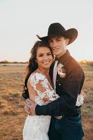 Pin By Hannah Poiroux On When I Wear White Country Wedding Photos Country Wedding Pictures Country Theme Wedding