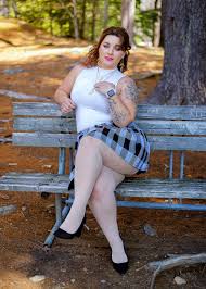 Sara Lyn Chacon - Free pics, galleries & more at Babepedia