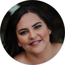 Hollie Mcintyre's Instagram, Twitter & Facebook