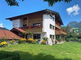 The four elegant and lovingly holiday flats are furnished with attention to detail. Haus Sylvia Reith Im Alpbachtal Aktualisierte Preise Fur 2021