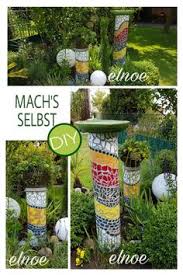 Diy Projekt Fur Den Garten Pvc Abflussrohre Wurden Mit Keramikscherben Beklebt Und Anschliessend Verfugt So Erhal Hand Gebaut Keramik Abflussrohre Garten Deko