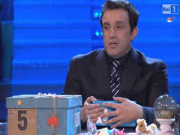 E' stato un po' un esperimento, un game show che termina alle 22.30. Affari Tuoi Torna Su Rai1 Nel 2019 Ma Il Conduttore Non Sara Flavio Insinna