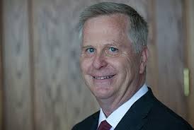 Dennis Hunt named executive vice president of Public Finance at Stephens  Inc.