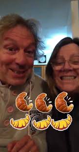 💐Feliz Primavera!!!! No te pierdas la promo del día! Llevate 6 medialunas  con choco de regalo comprando una docena de empanadas! #empanadas #moron  #primavera