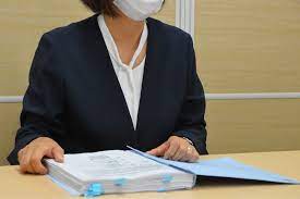 「黒塗りせず全て出して」＝赤木ファイル提出前に妻―財務省文書改ざん訴訟 twitter facebook line 学校法人森友学園への国有地売却に関する財務省の公文書改ざん問題で、2018年に自殺した同省近畿財務局職員赤木俊夫. Cfqdp9q Ibqwvm