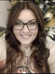 Bring your little ones to pick out a free gift for mom! 💛