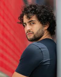 Taking a walk in LA with my friend 📷 @jorgebphoto