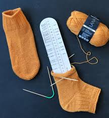 Hast du gerade deine schublade oder den trockner ausgeräumt und einen stapel alte, nutzlose, nicht zueinander passende socken gefunden? 16 03 2021 Ard Buffet Oster Hasen Socken Stricken Tanja Steinbach