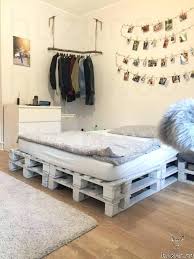 Laube Friseur Nordhausen In 2020 Dekoration Wg Zimmer 1 Zimmer Wohnung Palettenbett