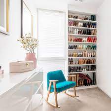 Ein begehbarer kleideschrank fur zimmer mit dachschrage lasst sich eigentlich super leicht selber bauen sie benotigen nur eine kleiderstange einfache holzregalen und einen. Begehbaren Kleiderschrank Gunstig Selber Bauen