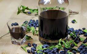 Ah il liquore di mirto, che bontà!! Liquore Di Mirto Nero L Anima Di Sardegna Da Sorseggiare