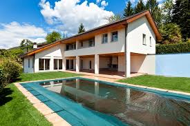 Bevor sie mit dem bau beginnen, sollten sie sich unbedingt beim örtlichen bauamt erkundigen, ob sie dafür bestimmte auflagen erfüllen müssen beziehungsweise ob eine baugenehmigung für den pool erforderlich ist. Pool Kindersicher Machen So Sichern Sie Gartenteich Pool