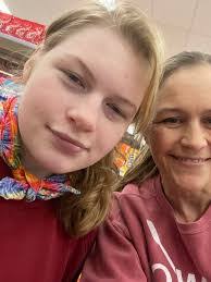 Mindy Mcbride's Instagram, Twitter & Facebook