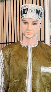 Disponible à la même adresse au 28 Rue Simart 75018 WhatsApp 0652777915