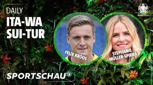 Fußball liveticker von heute zur bundesliga champions league em 2021! Sportschau A Twitter In Unserer Taglichen Webshow Sportschau Daily Empfangt Stephanie Muller Spirra Heute Felix Kroos Und Spricht Mit Ihm Uber Alles Wichtige Rund Um Die Euro2020 Nicht Verpassen 13 Uhr Https T Co Gdsemyjqih