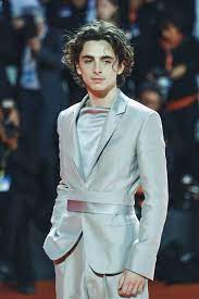 Photos, family details, video, latest news 2021 on zoomboola. Timothee Chalamet Dyed His Hair Red For Bones And All Movie