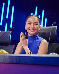 Beautiful Kathryn Bernardo. Blue moon 🌙 just come down to earth 🌎 💙 to  spread her beautiful face, body and soul! 😍🥰🤩😘