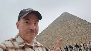 So there's this thing right here. Think I'll go inside.